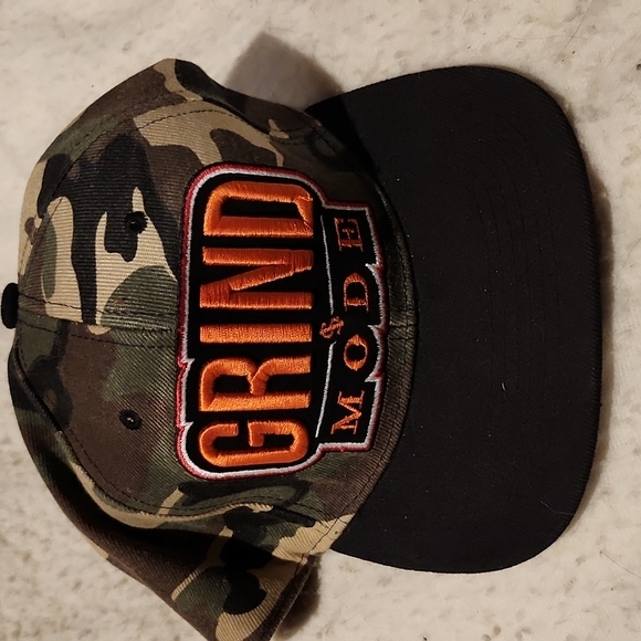 Bundle of 3 hats, Texas and Grind Mode - Picture 4 of 7